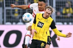 德甲劲旅内线进攻威力强大，双杀对手