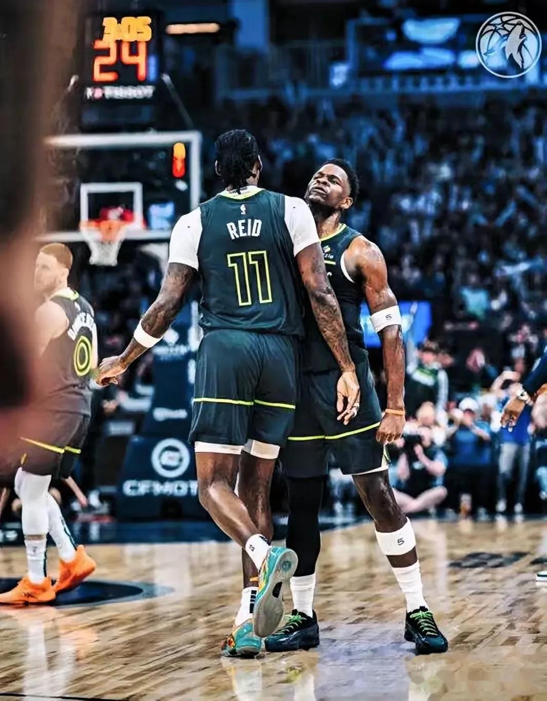 苦战一夜:森林狼队向勇士队发起挑战 苦战一夜:森林狼队向勇士队发起挑战