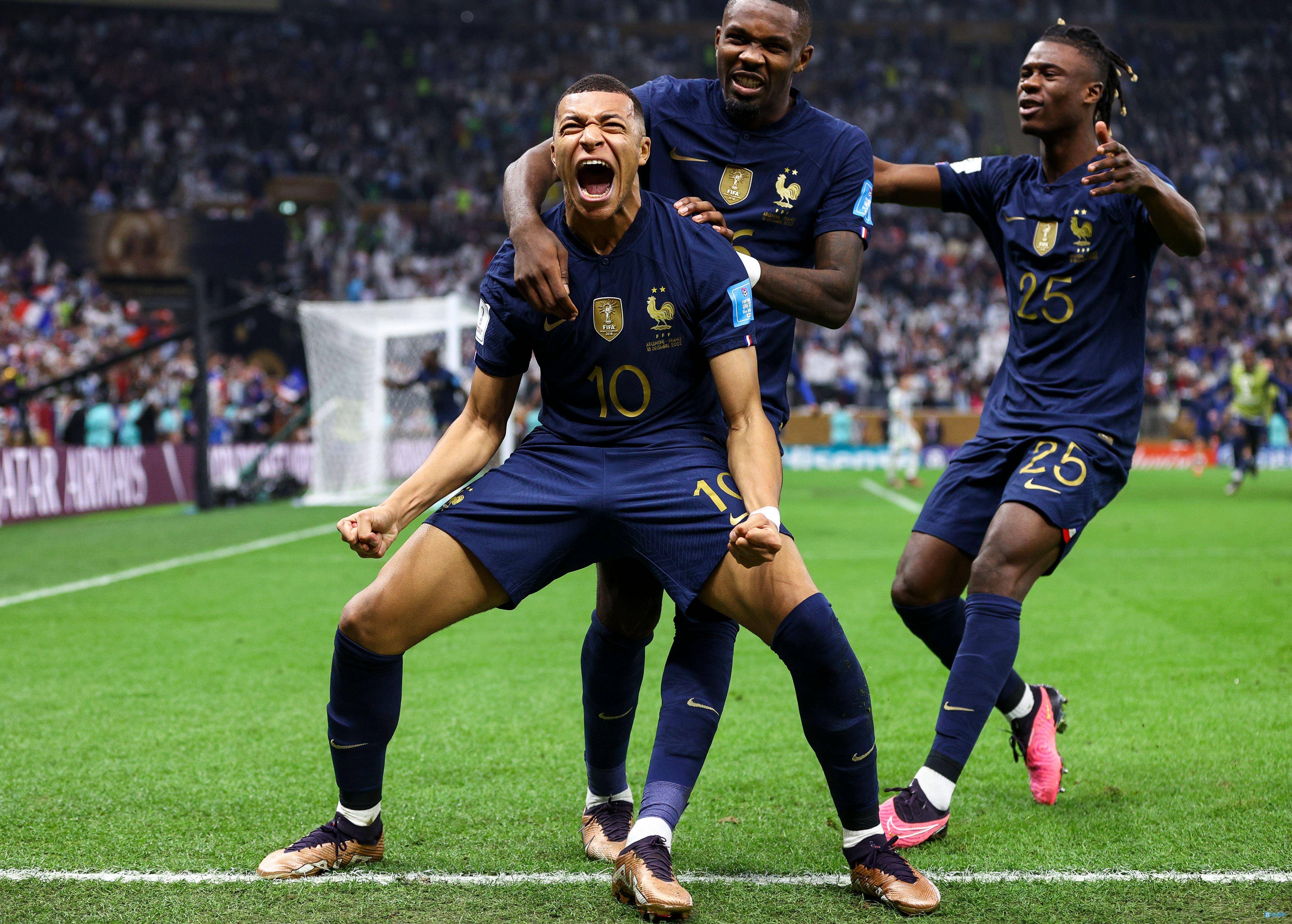 关于法国战胜瑞典，小组排名稳定的信息